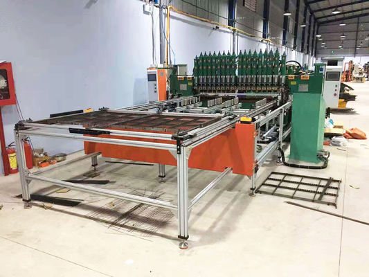 Saldatrice industriale di Gantry Type Row del saldatore a punti di frequenza variabile 150KVA