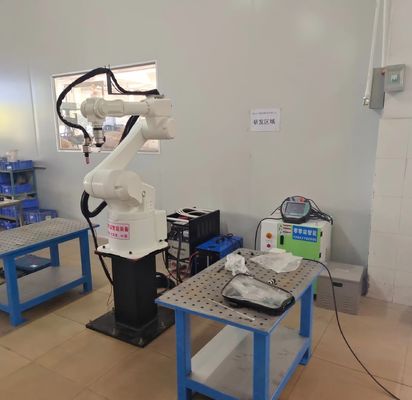Robot per saldatura automatico industriale di saldatura del robot del braccio di 6 assi per i piatti spessi medi