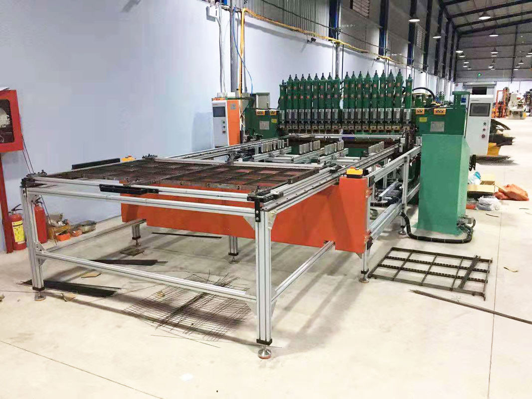 Saldatrice industriale di Gantry Type Row del saldatore a punti di frequenza variabile 150KVA